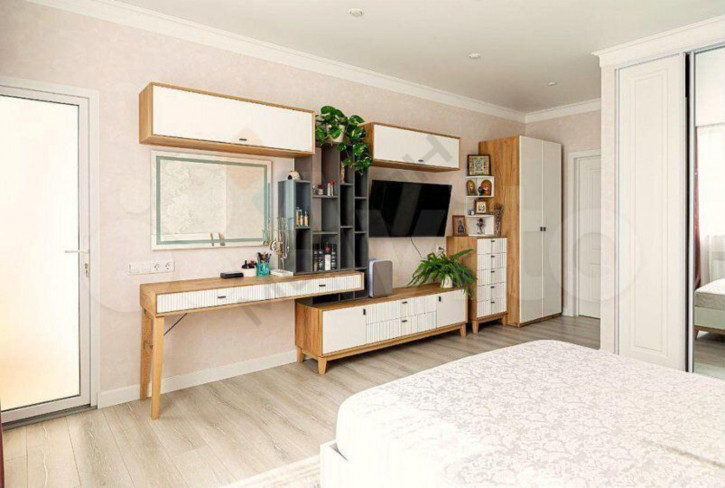 4-комн квартира Сормовская ул, 179/1