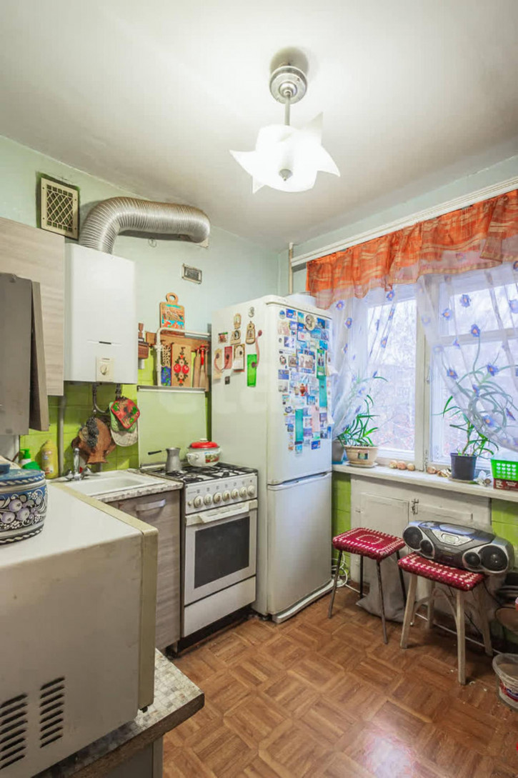 2-комн квартира набережная 6-й Армии, 197