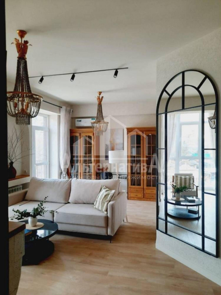 3-комн квартира Декабристов ул.