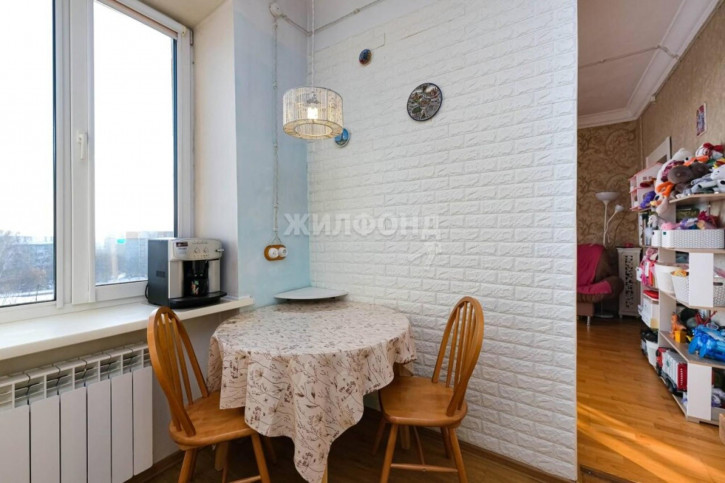 2-комн квартира Сибиряков-Гвардейцев, 15