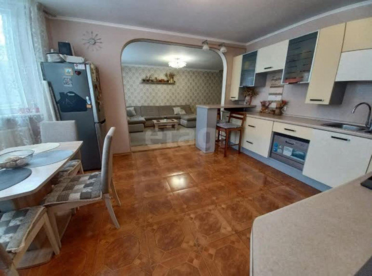 4-комн квартира Ленинградская улица, 76а