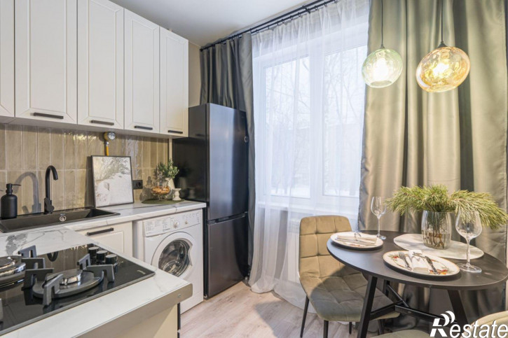 2-комн квартира Декабристов ул, 180 Б