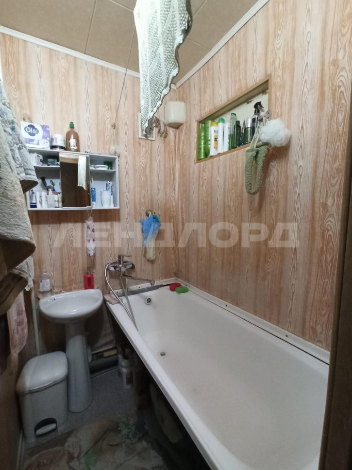 Комната Новолесная улица, 1