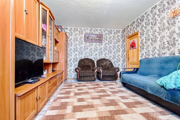 2-комн квартира Максима Горького, 1