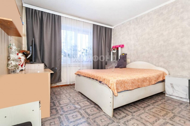 2-комн квартира Максима Горького, 1