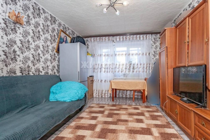 2-комн квартира Максима Горького, 1