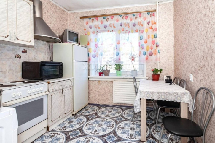 2-комн квартира Максима Горького, 1