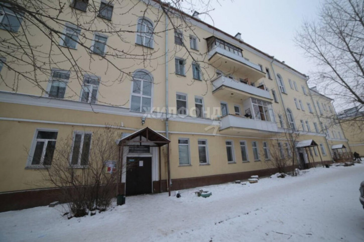 3-комн квартира Военный Городок, 102