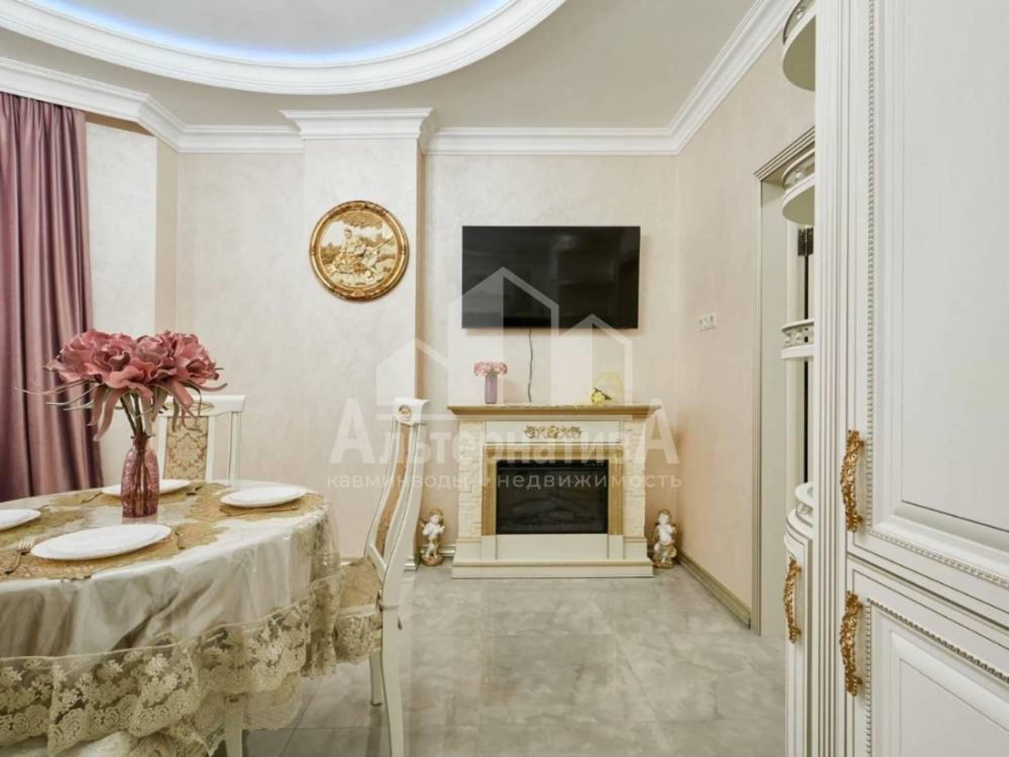 Купить квартиру за 20 900 000 рублей на Декабристов ул.