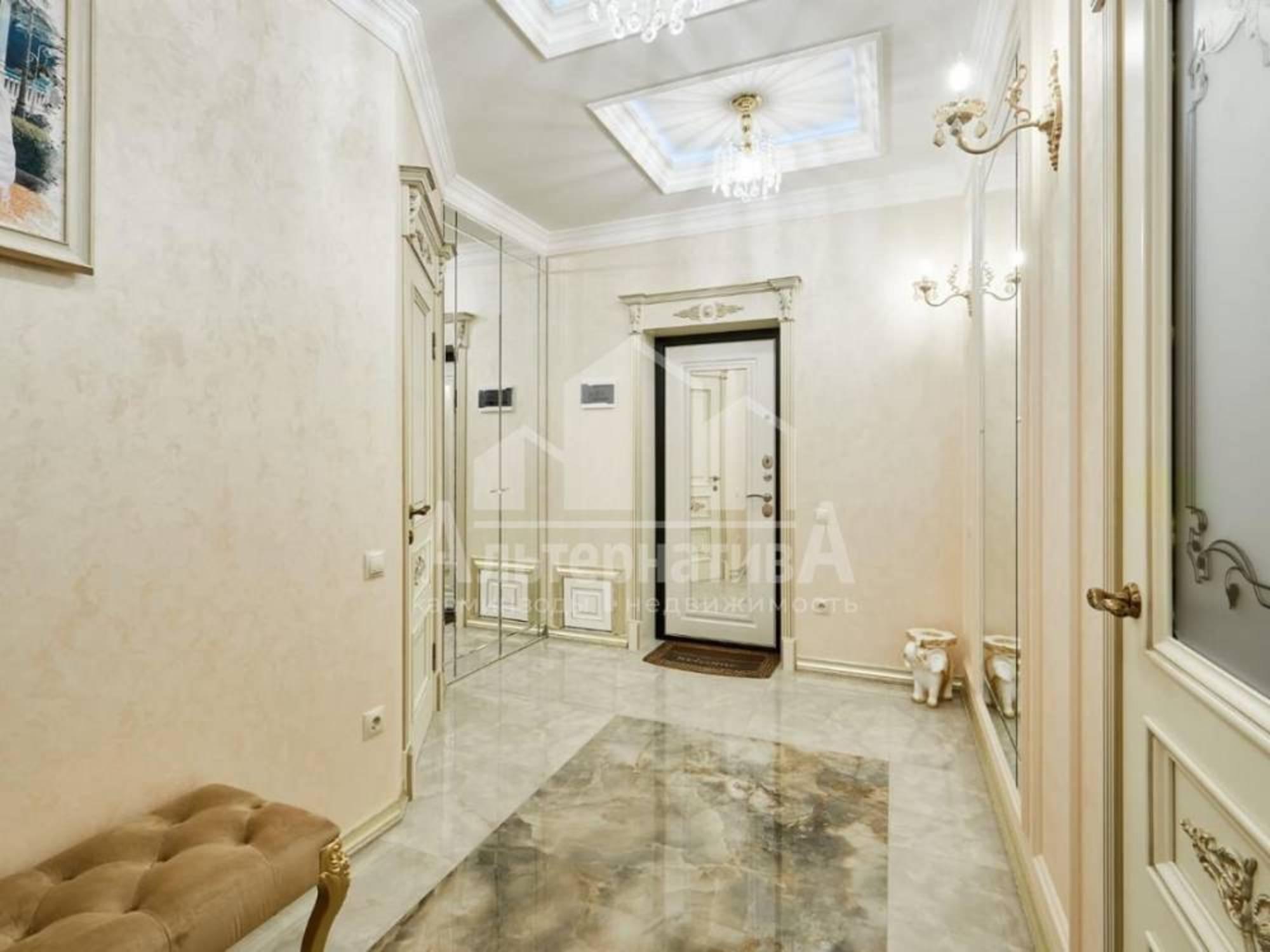 Купить квартиру за 20 900 000 рублей на Декабристов ул.