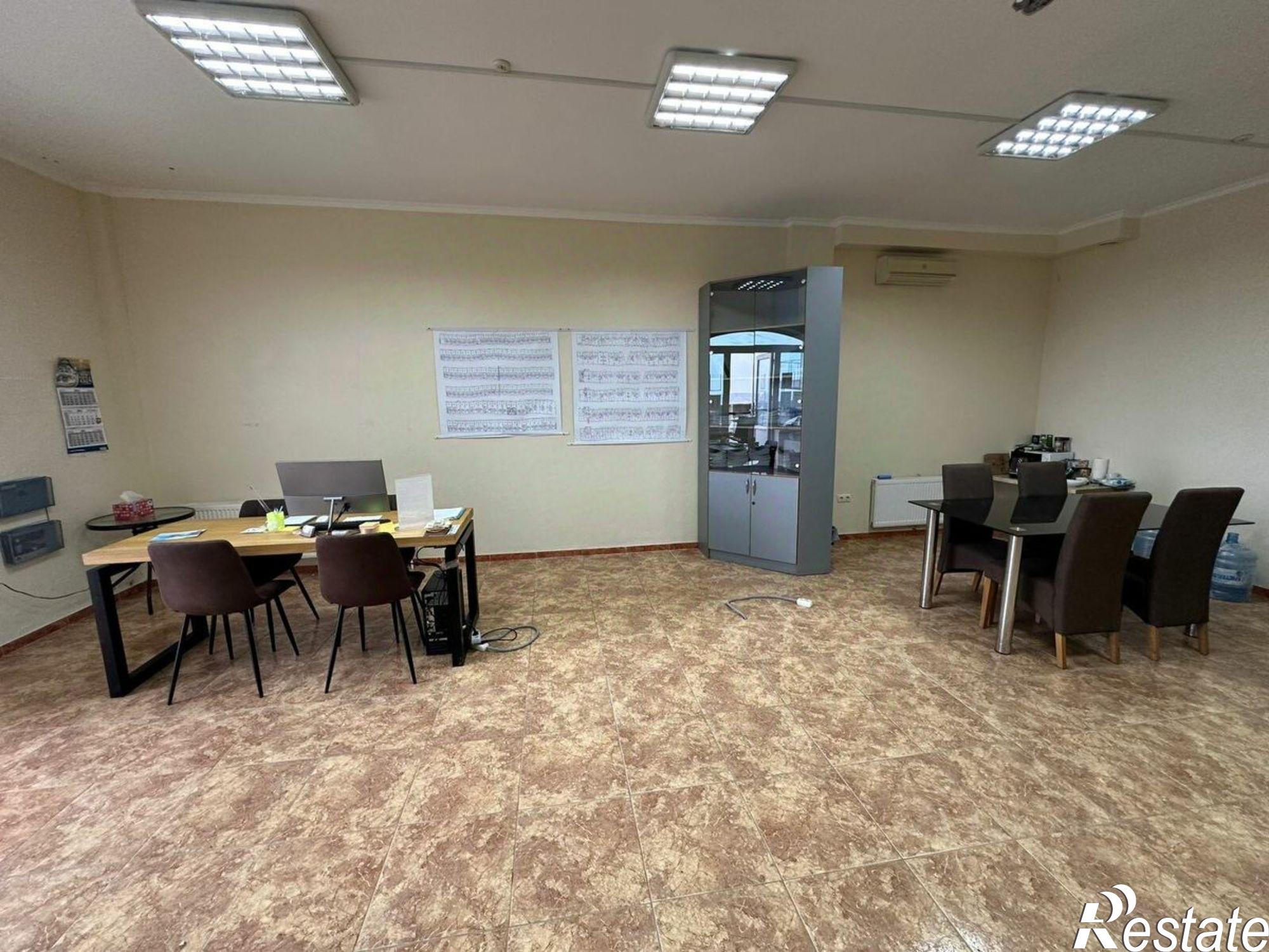 Купить офис, помещение под офис за 18 000 100 рублей на наб им А.С.Пушкина, 17Б