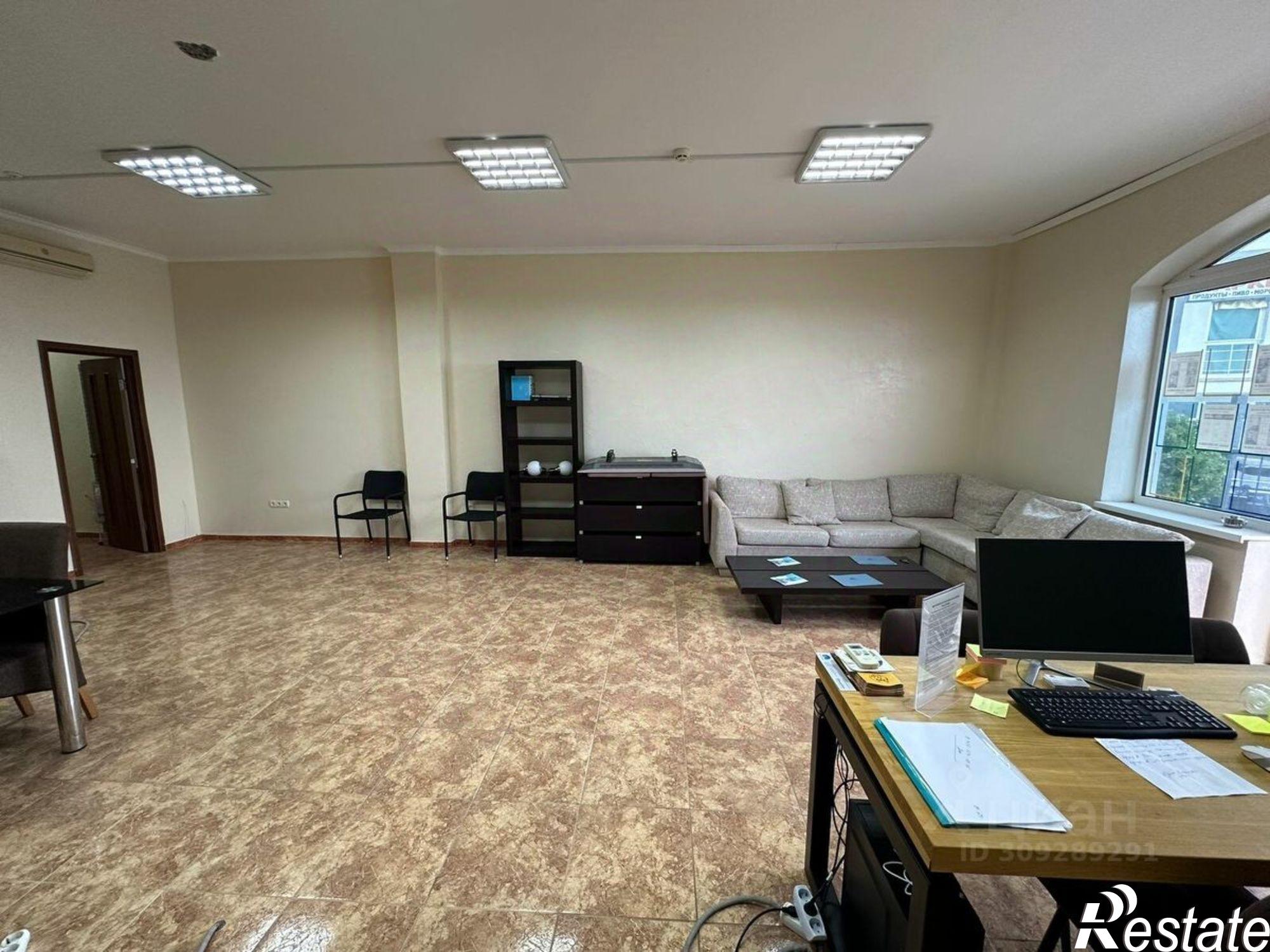 Купить офис, помещение под офис за 18 000 100 рублей на наб им А.С.Пушкина, 17Б