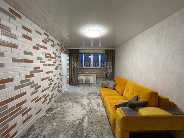 3-комн квартира Есенина, 15