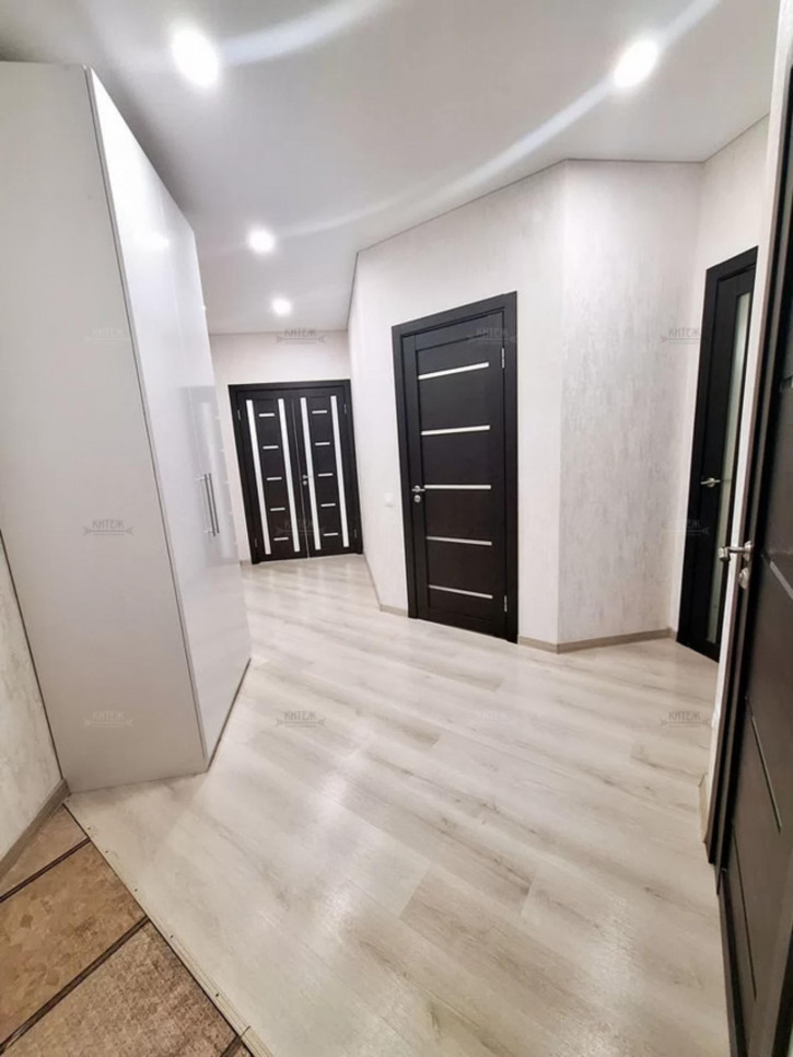 3-комн квартира Молодежная улица,44