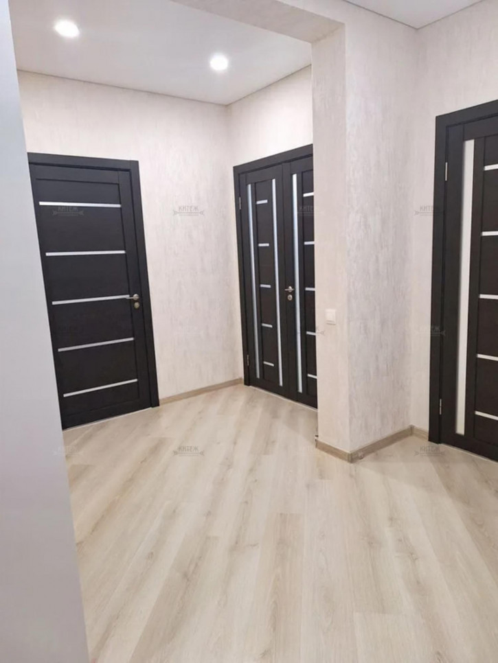 3-комн квартира Молодежная улица,44