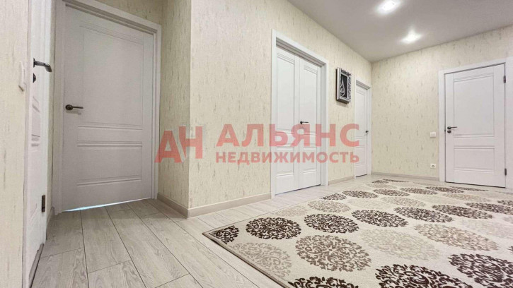 3-комн квартира Петра Алабина улица, 2
