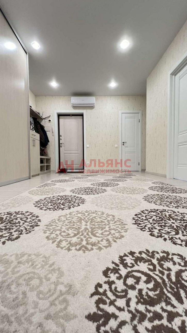 3-комн квартира Петра Алабина улица, 2