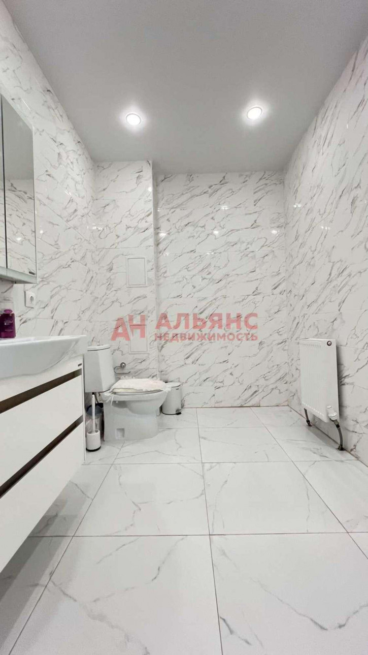 3-комн квартира Петра Алабина улица, 2