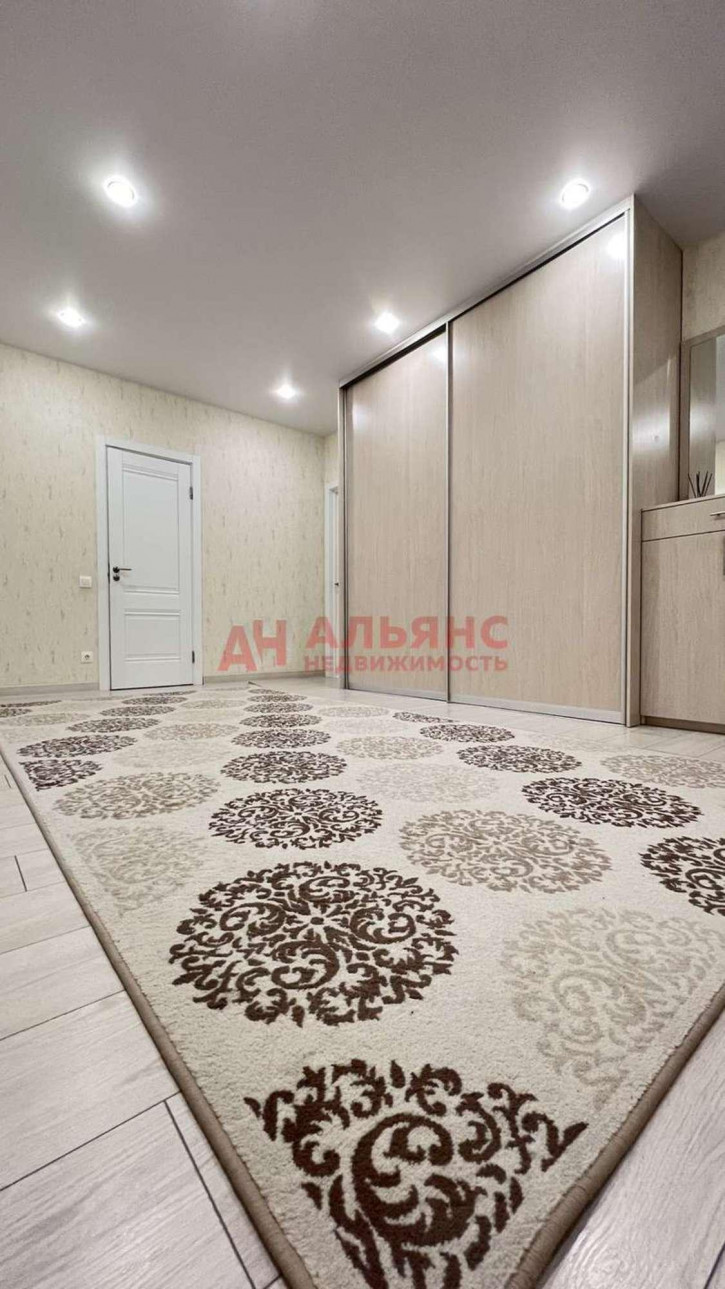 3-комн квартира Петра Алабина улица, 2