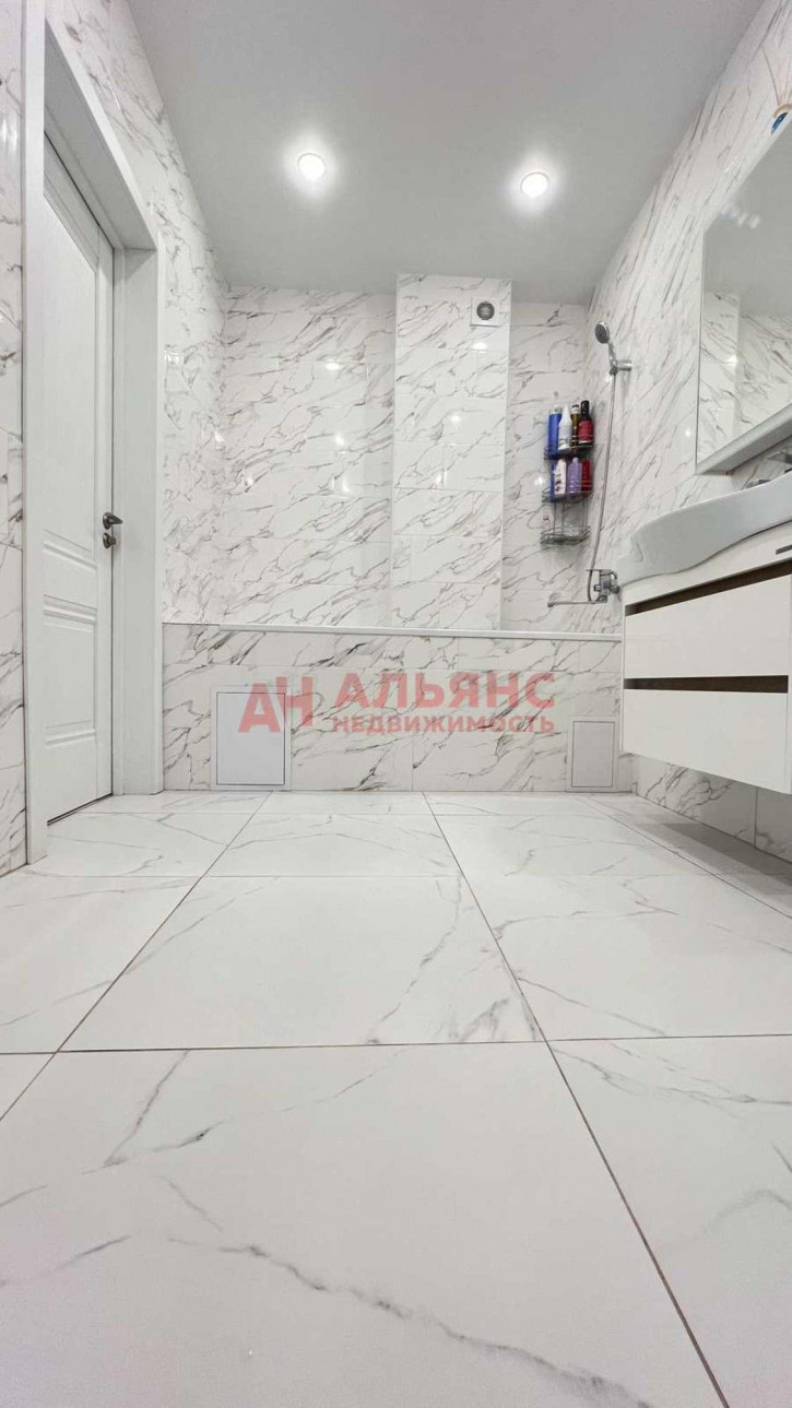3-комн квартира Петра Алабина улица, 2