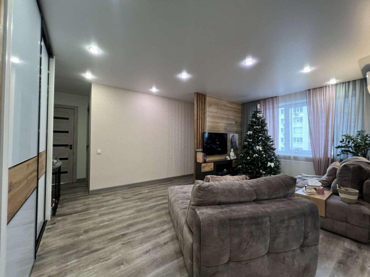 3-комн квартира Кирова проспект, 322ак3