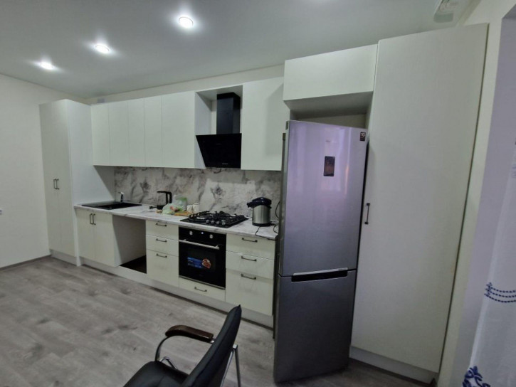 3-комн квартира Родионовка ул, 8