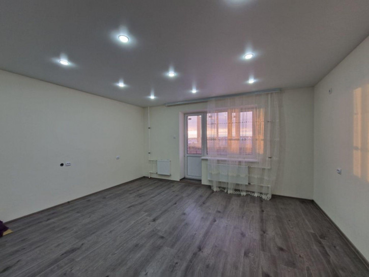 3-комн квартира Родионовка ул, 8