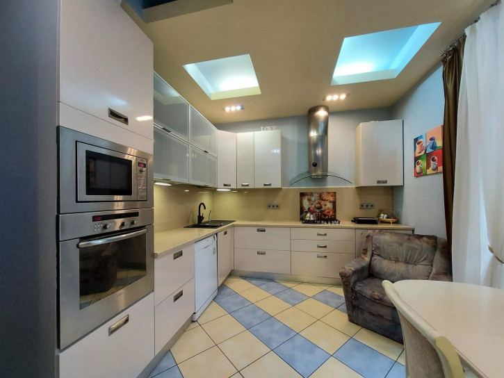 4-комн квартира Некрасова улица, д.15А