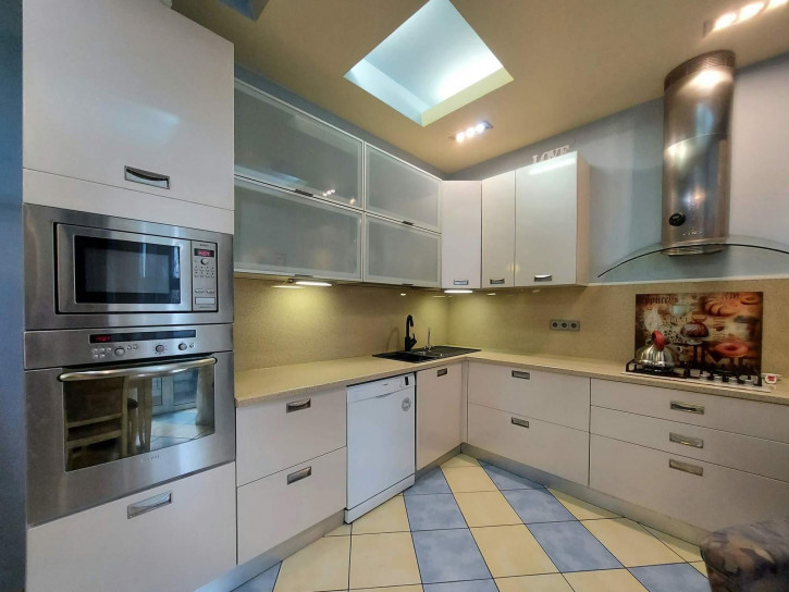 4-комн квартира Некрасова улица, д.15А