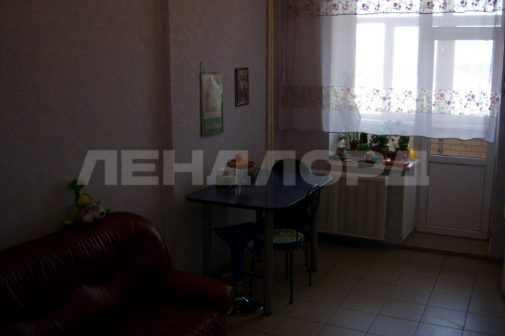 3-комн квартира улица Миронова, 2