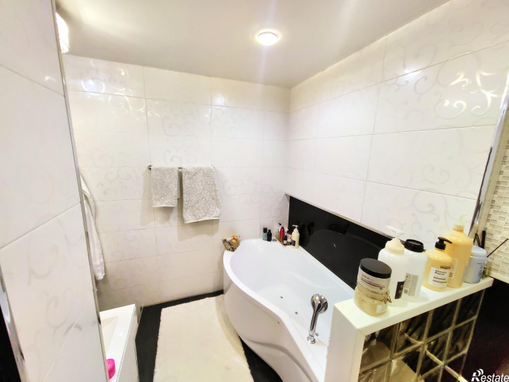3-комн квартира Чекистов проспект, 42