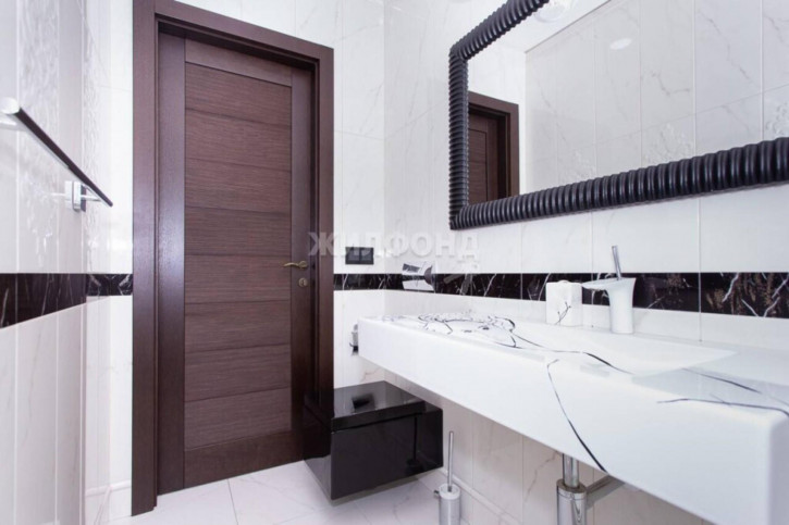 3-комн квартира Нижегородская, 18