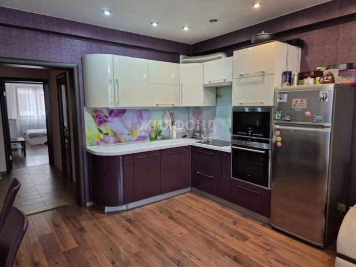 3-комн квартира Военная, 9/2