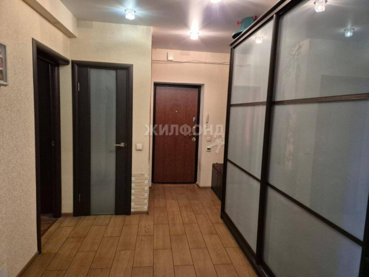 3-комн квартира Военная, 9/2