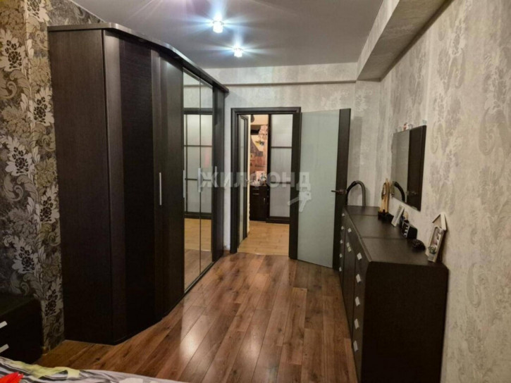 3-комн квартира Военная, 9/2