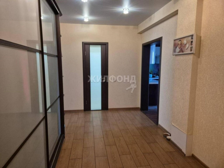 3-комн квартира Военная, 9/2