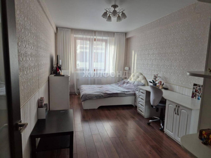 3-комн квартира Военная, 9/2