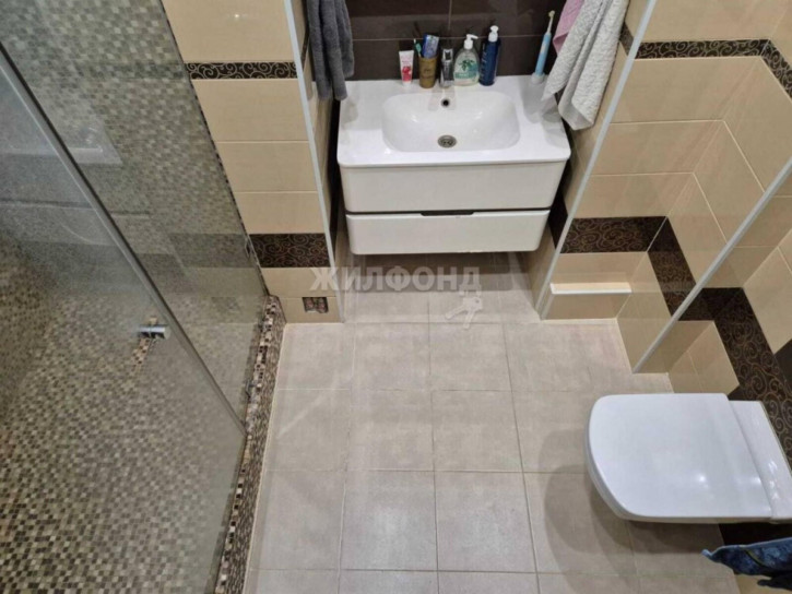 3-комн квартира Военная, 9/2