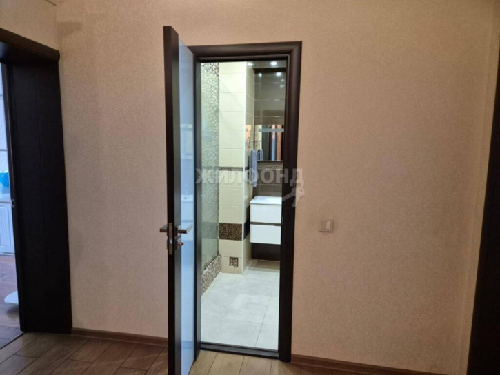 3-комн квартира Военная, 9/2