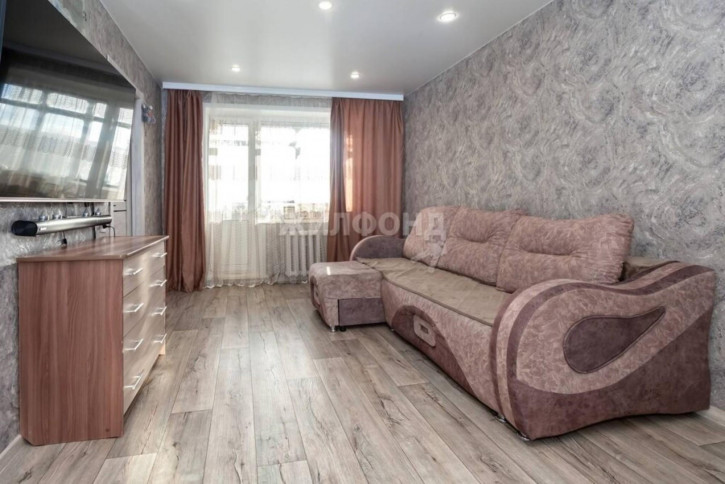 4-комн квартира Нагорная, 13