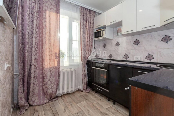 4-комн квартира Нагорная, 13