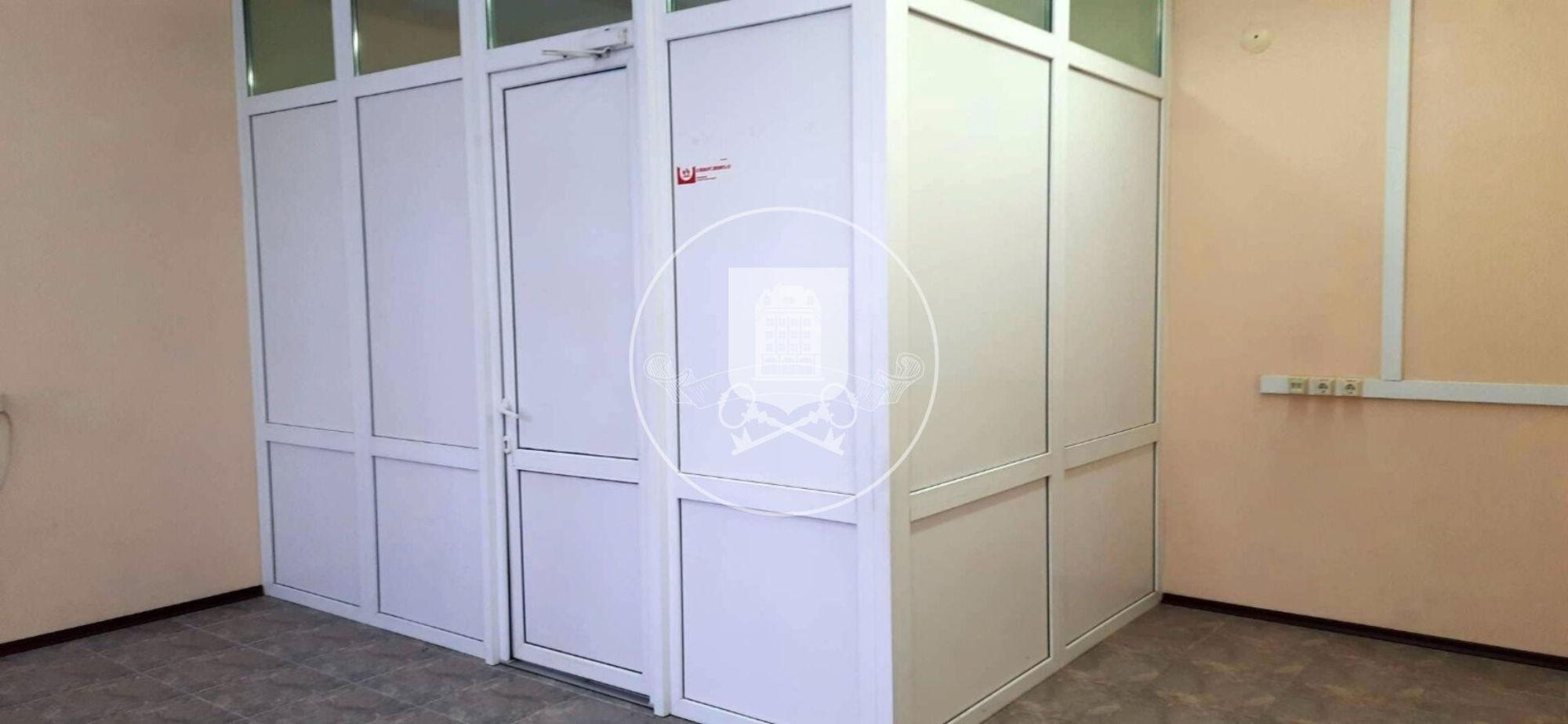 Сдать офис, помещение под офис за 23 400 рублей на Красных Зорь ул, 26