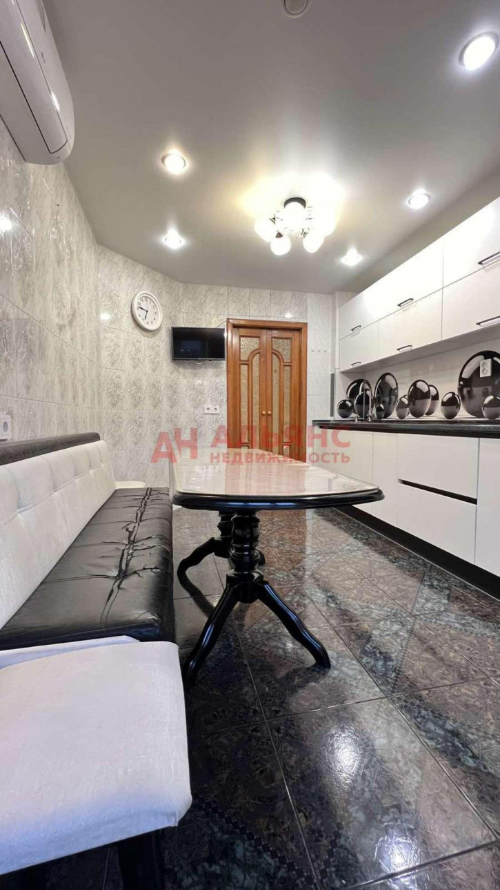 4-комн квартира Московское шоссе, 320