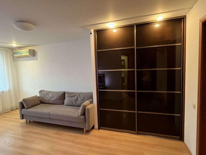 2-комн квартира Свободы улица, 158