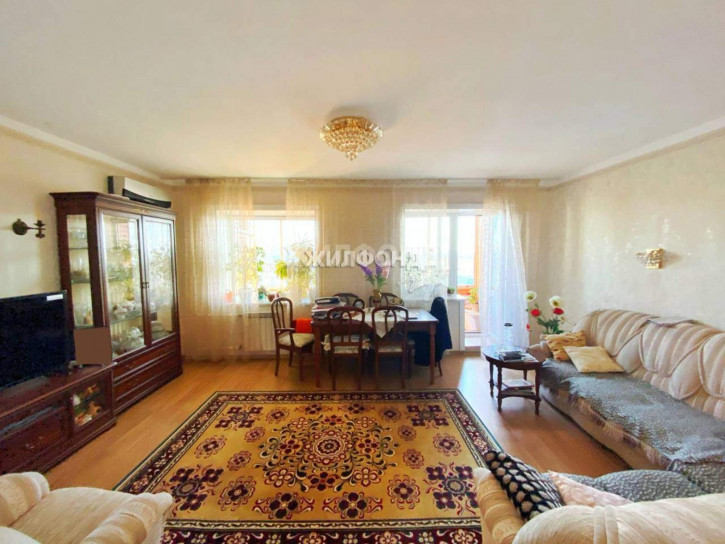 4-комн квартира Революции улица, д.10