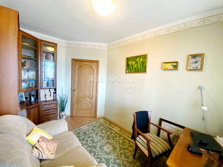 4-комн квартира Революции улица, д.10