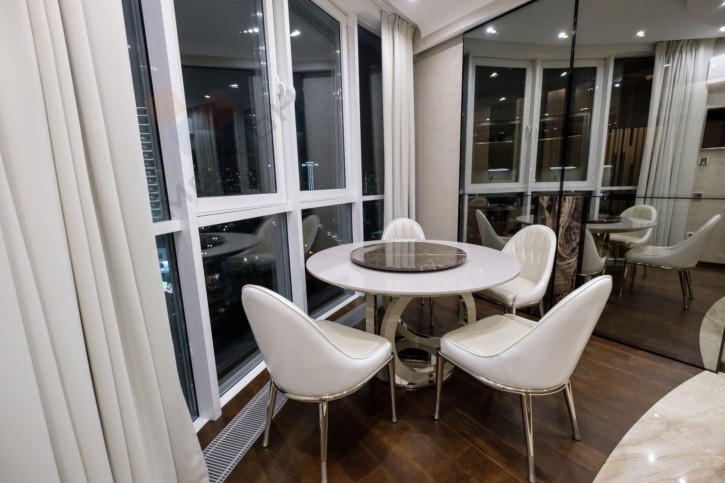 4-комн квартира Дзержинского ул, 93