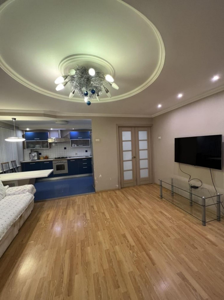 4-комн квартира Матросова ул, 25