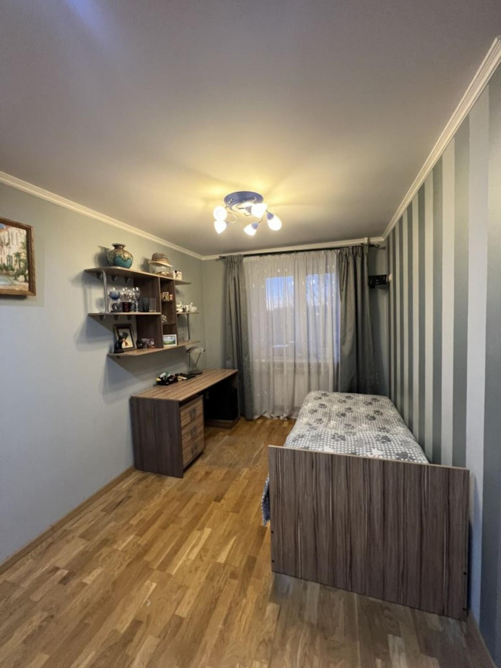 4-комн квартира Матросова ул, 25