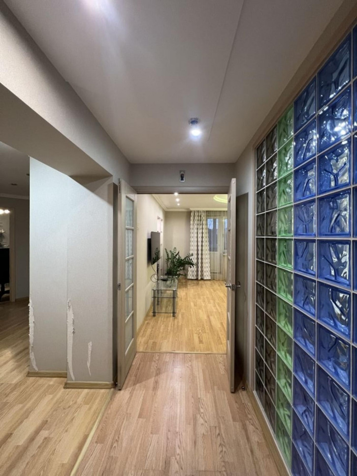 4-комн квартира Матросова ул, 25